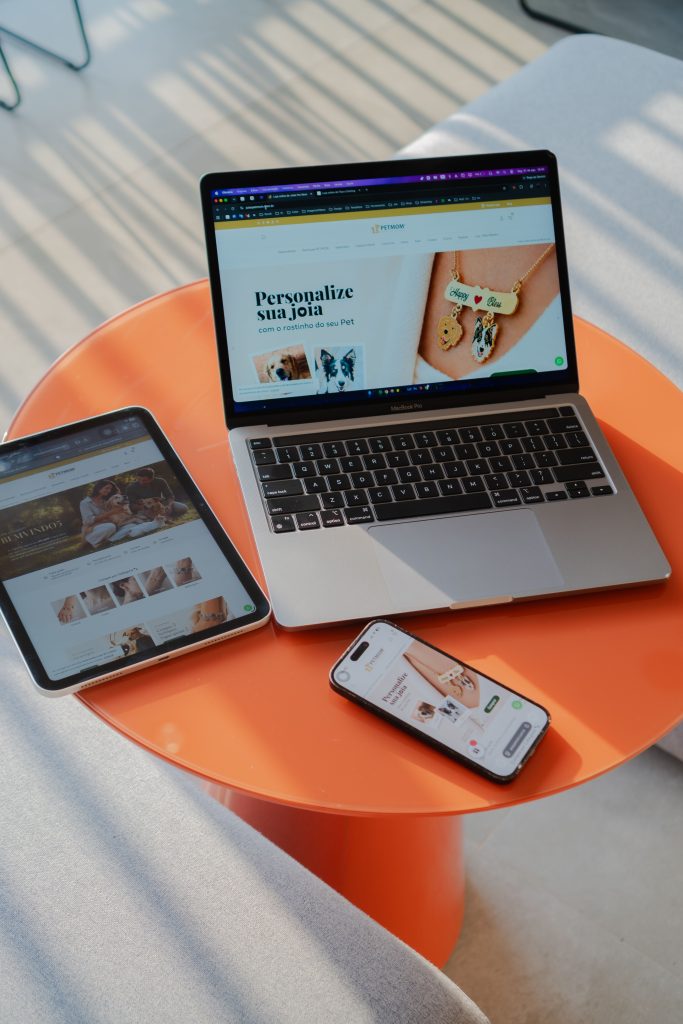 Website displayed on a laptop, tablet and smartphone – responsive design by Hepsia Group